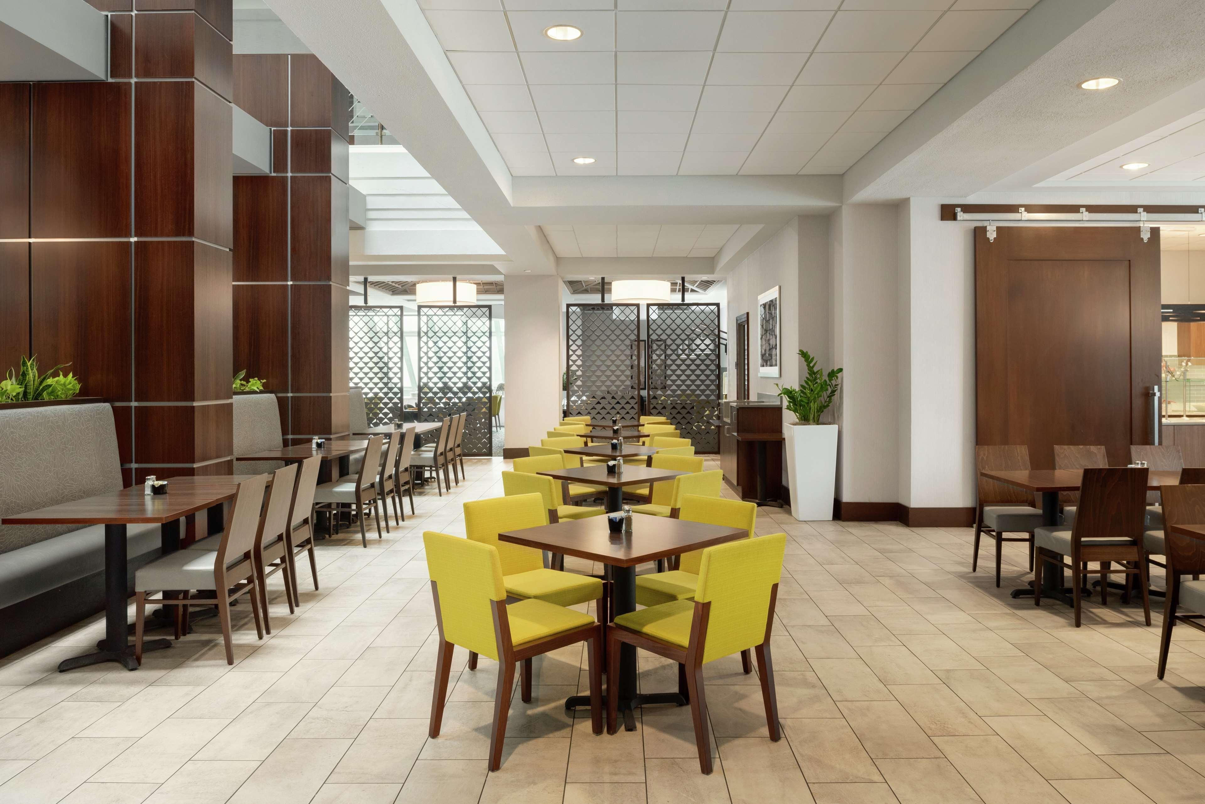 Embassy Suites By Hilton Indianapolis Downtown Exterior foto