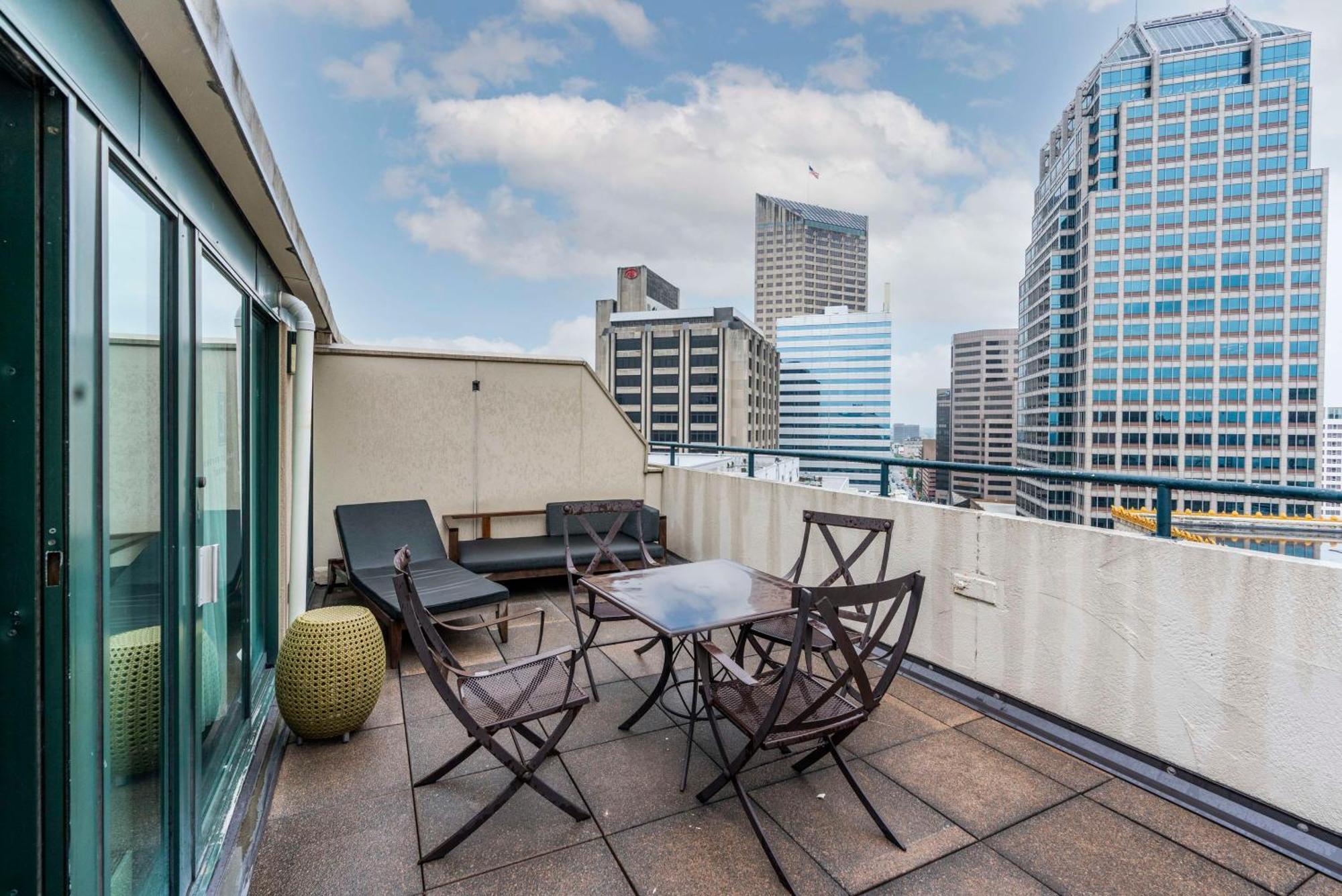Embassy Suites By Hilton Indianapolis Downtown Exterior foto