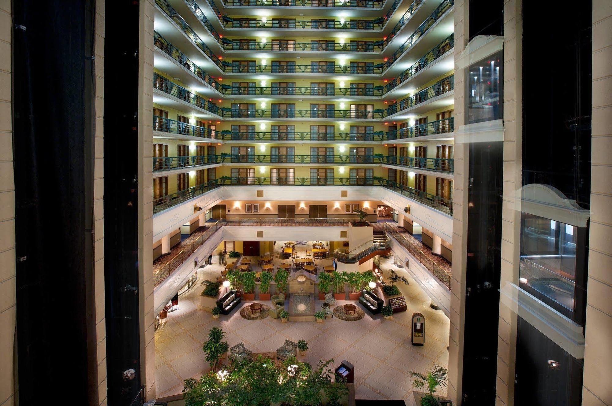 Embassy Suites By Hilton Indianapolis Downtown Interior foto